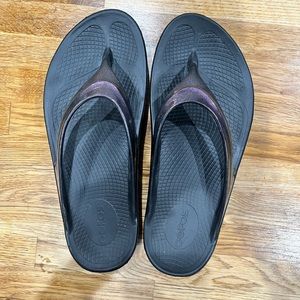 OOFOS flip flops.